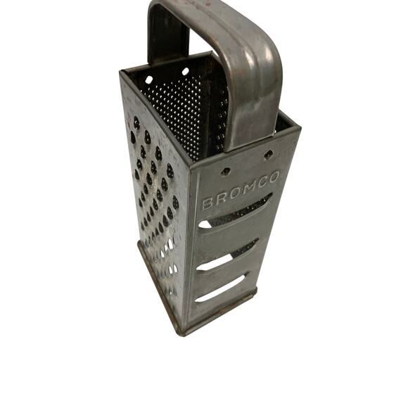 Vintage 1960s Bromco 4-Sided Metal Box Grater Slicer and All in One Shredder - Picture 3 of 8